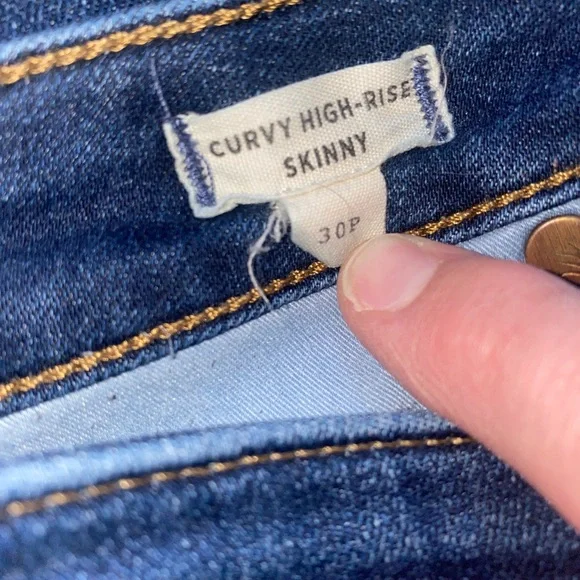 MADEWELL Petite Curvy High-Rise Skinny Jeans in Sussex Wash: TENCEL™ Denim | 30P - Picture 6 of 7